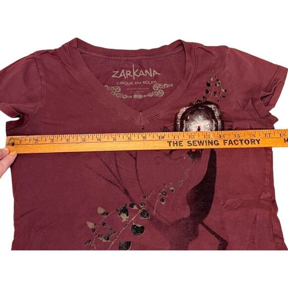 Rare LE Cirque Du Soleil Zarkana Magician V-Neck Tee Shirt HOLES Size L Burgundy - Picture 8 of 9